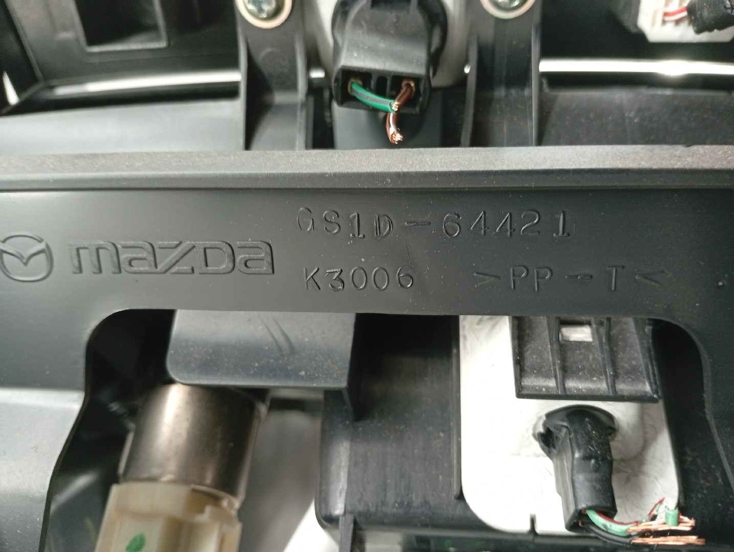 Consola de apoio de braço MAZDA 6 três volumes (GH) | 07 - 13 Imagem-4