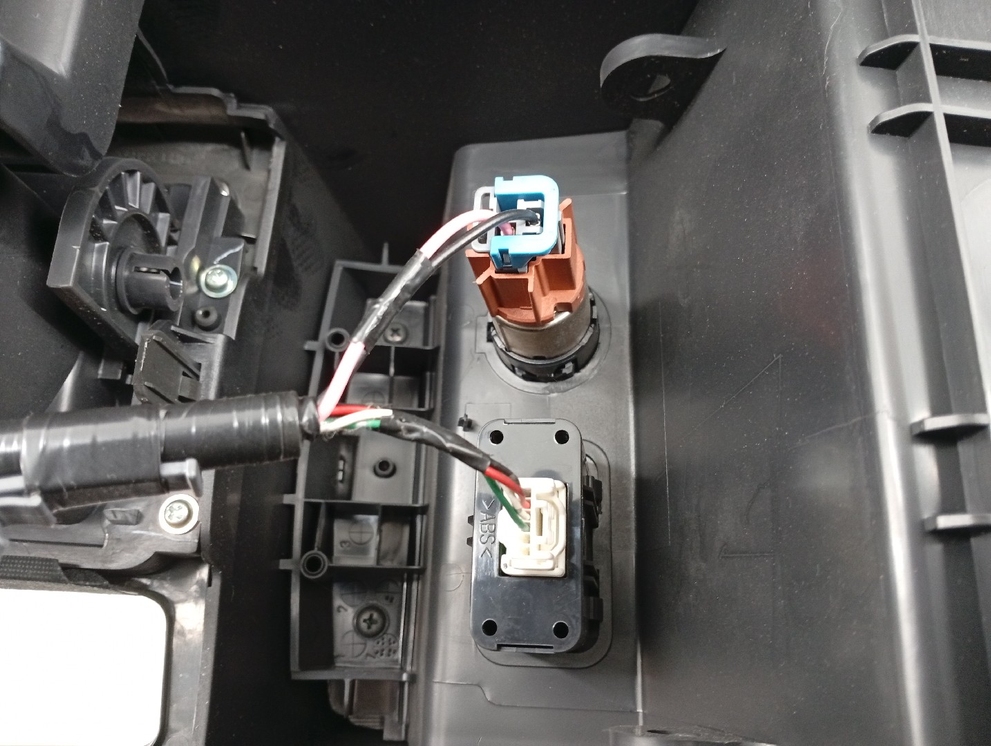 Consola de apoio de braço MAZDA 6 três volumes (GH) | 07 - 13 Imagem-6