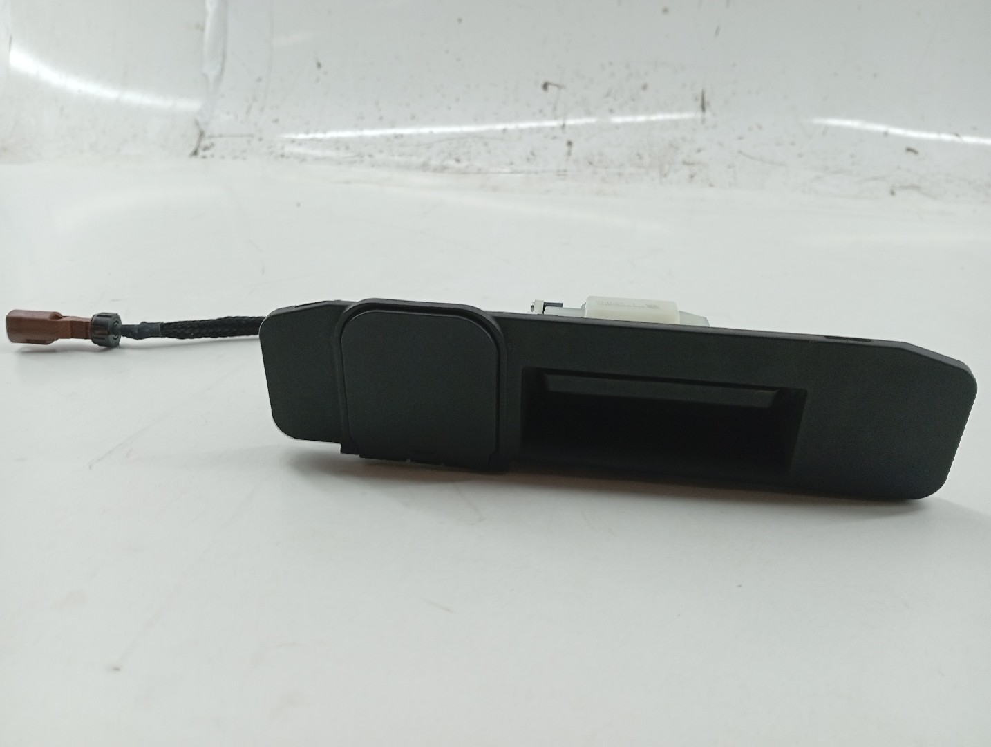 Puxador de porta da mala MERCEDES-BENZ A-CLASS (W177) | 18 -  Imagem-1