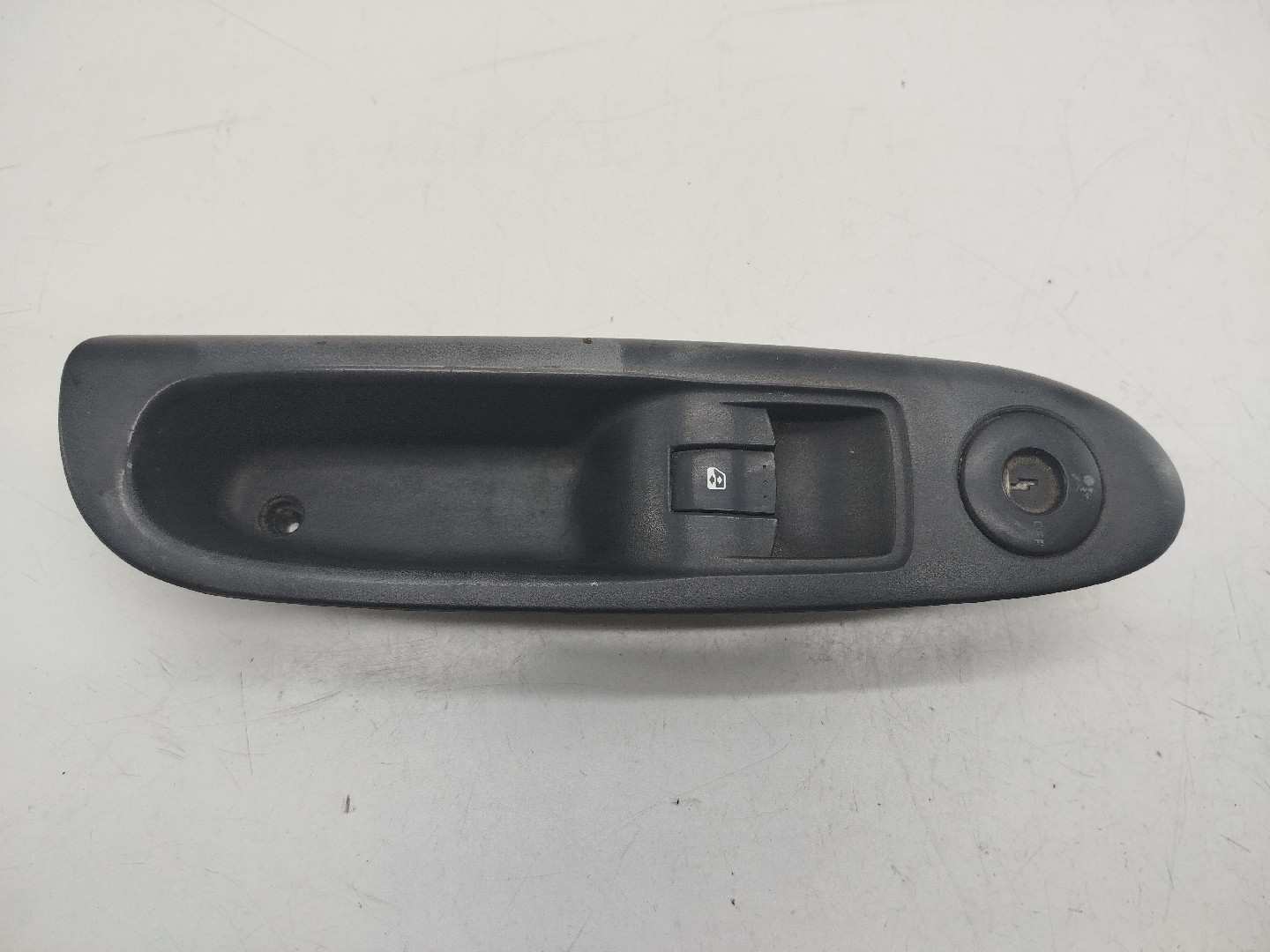 Comutador de vidro frente direito RENAULT CLIO II Caixa (SB0/1/2_) | 98 - 