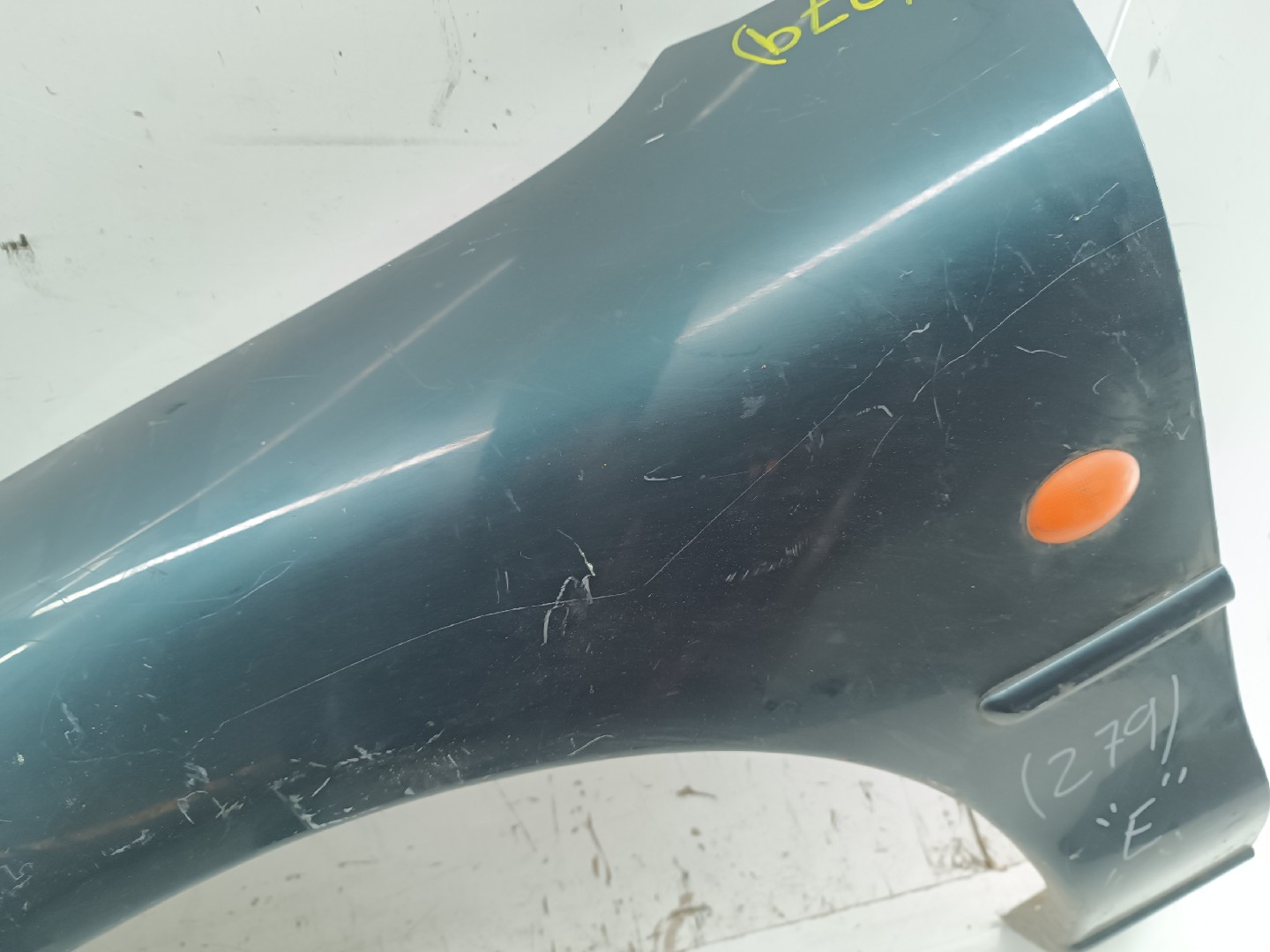 Guarda Lamas Esquerdo FORD MONDEO I três volumes (GBP) | 93 - 96 Imagem-4