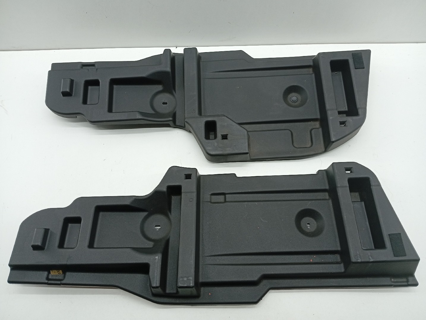 Acabamento esq/drt de mala(plásticos) MAZDA 6 três volumes (GH) | 07 - 13