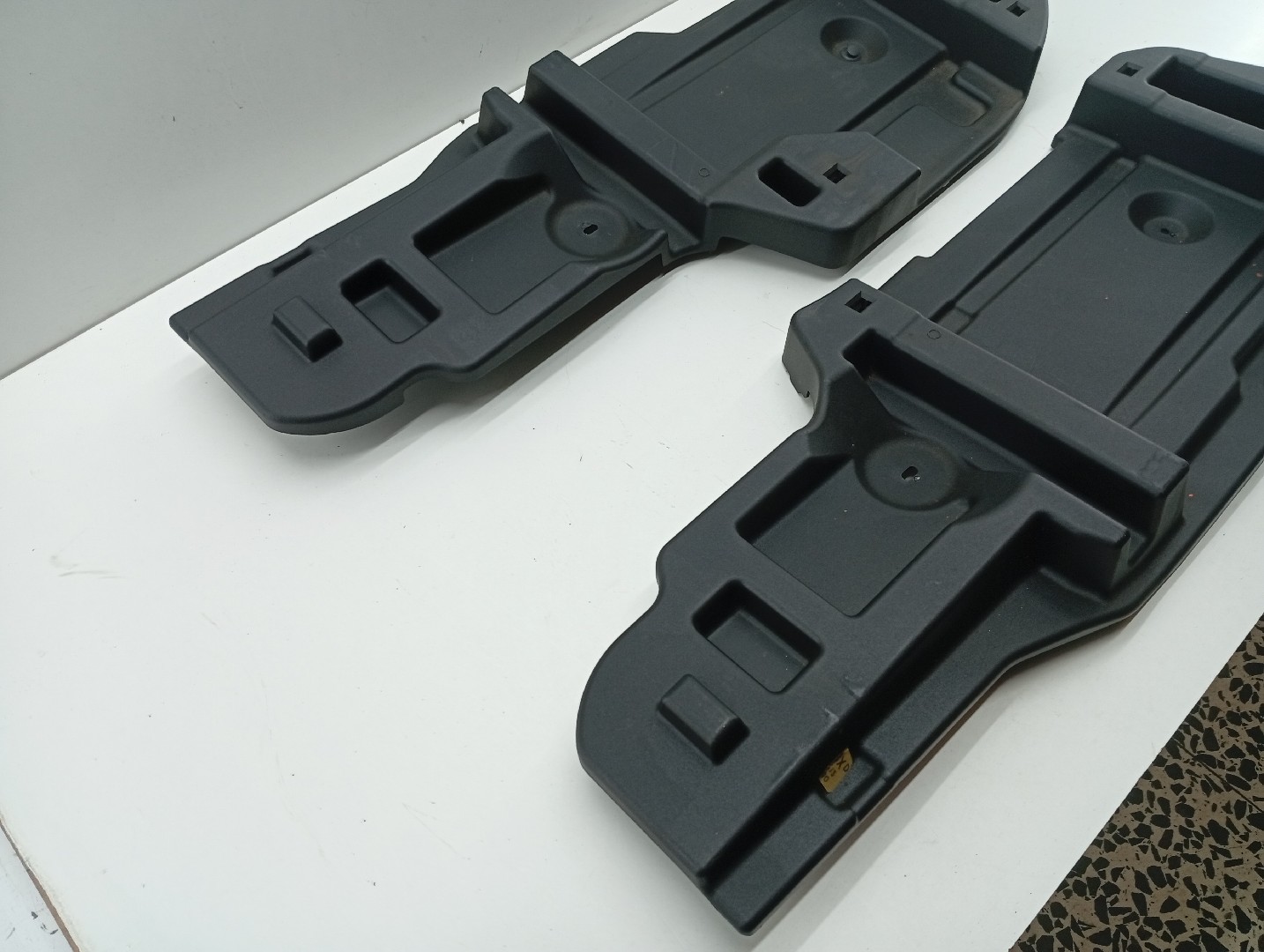 Acabamento esq/drt de mala(plásticos) MAZDA 6 três volumes (GH) | 07 - 13 Imagem-1