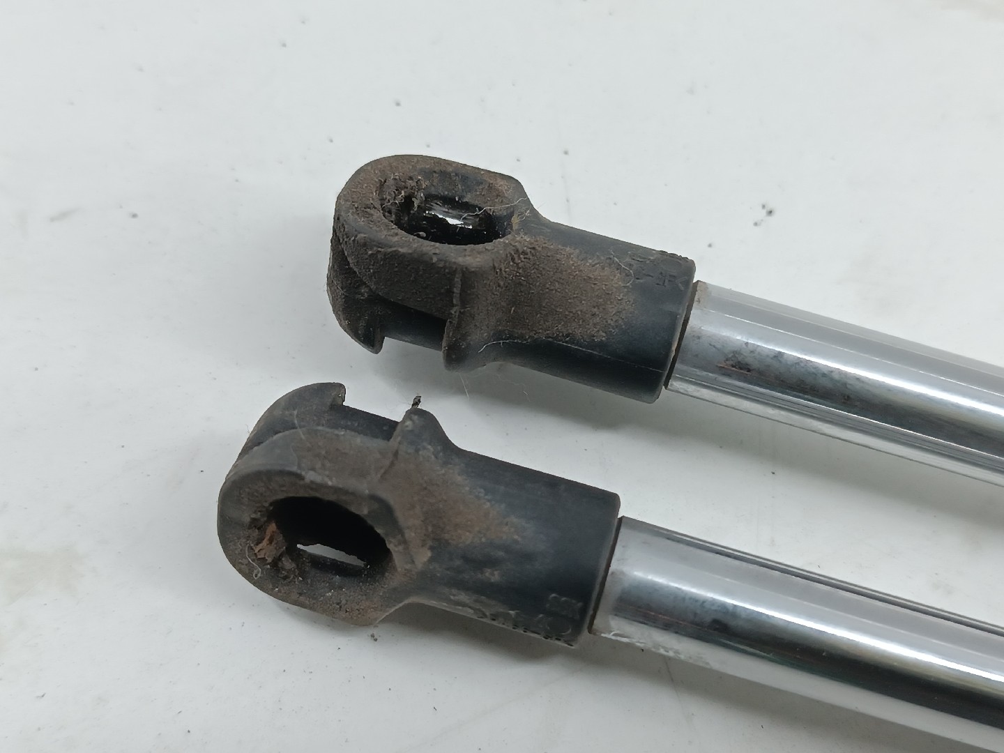 Amortecedores de mala esq. / Dir. MAZDA 6 três volumes (GH) | 07 - 13 Imagem-4