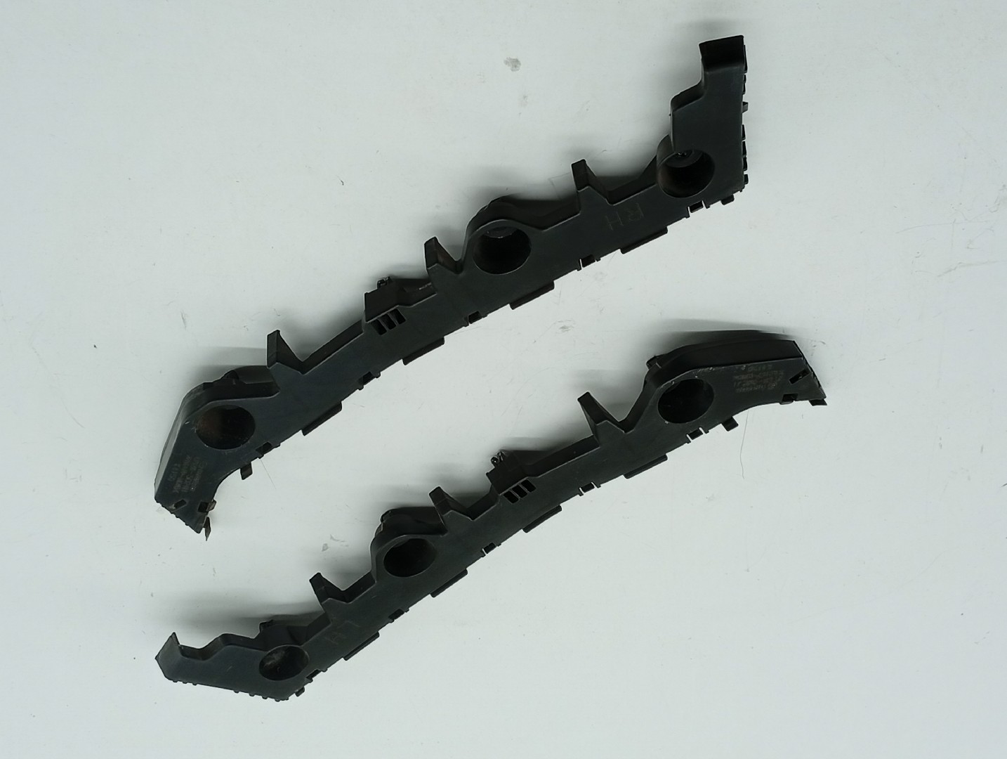 Guia drt / esq de para-choques traseiro MAZDA 6 três volumes (GH) | 07 - 13