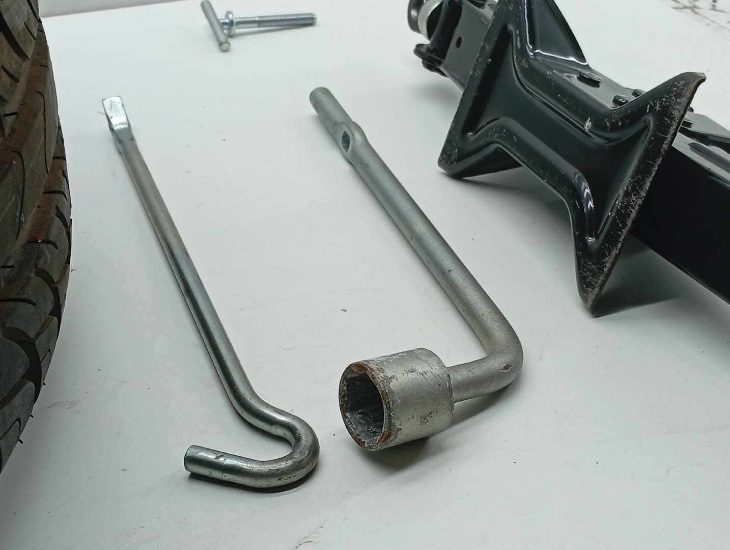 Kit pneu suplente MAZDA 6 três volumes (GH) | 07 - 13 Imagem-5