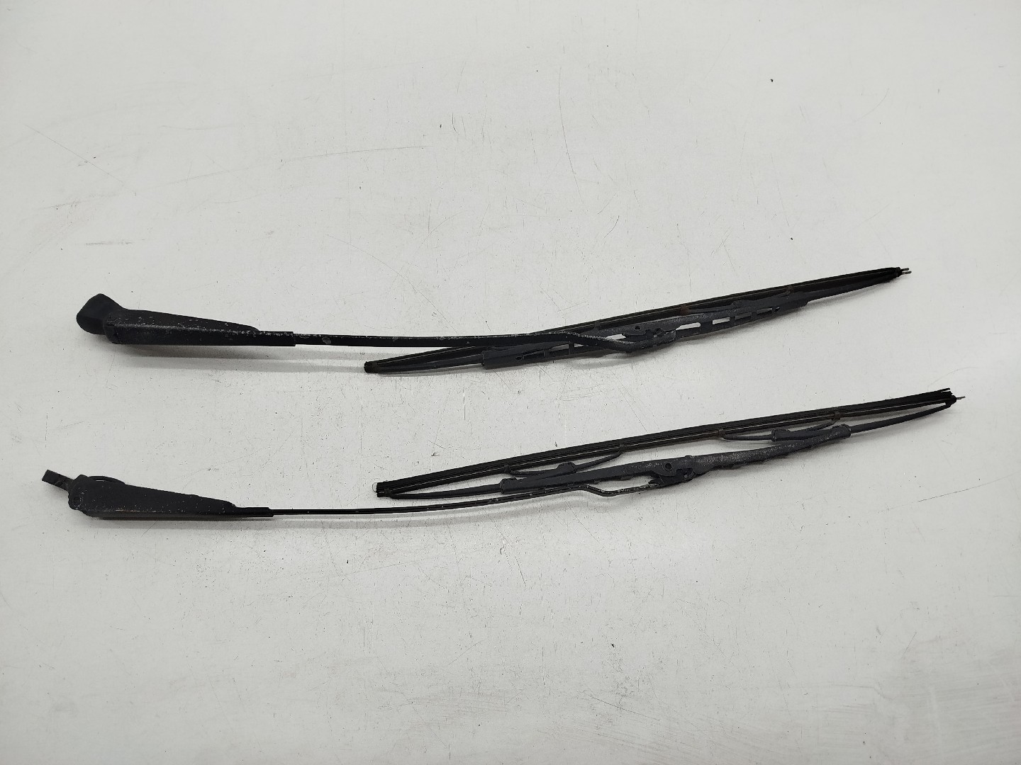 Braços das escovas frente VOLKSWAGEN GOLF II (19E, 1G1) | 83 - 92