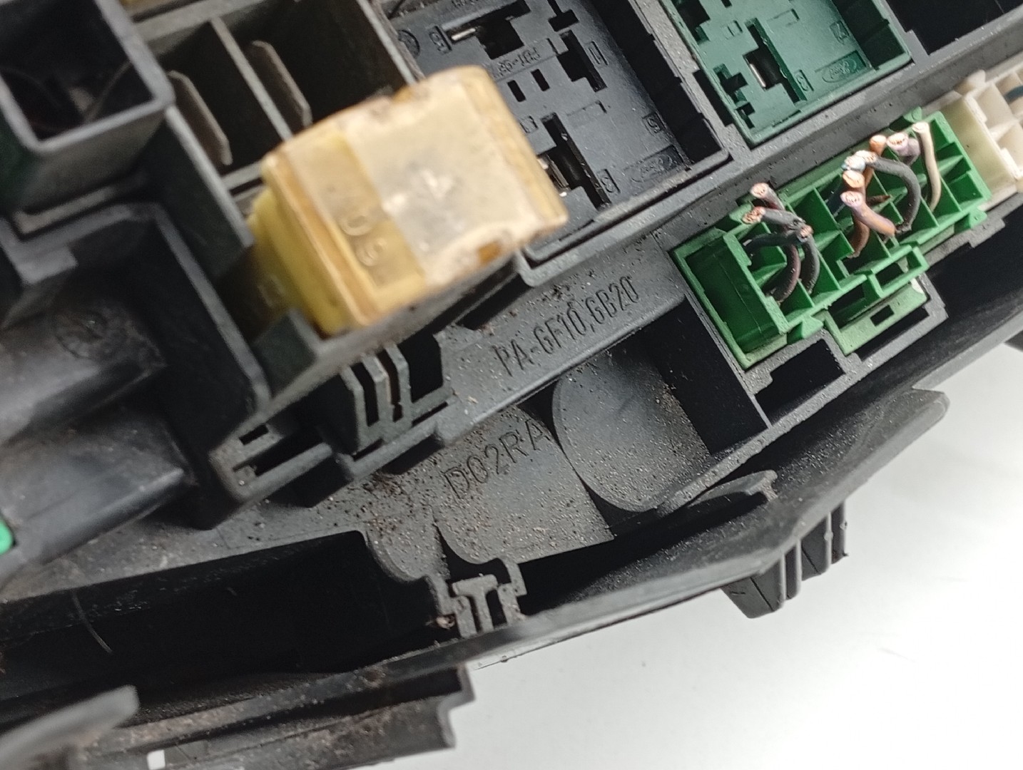 Caixa de fusíveis e relés FORD FIESTA IV (JA_, JB_) | 95 - 02 Imagem-2