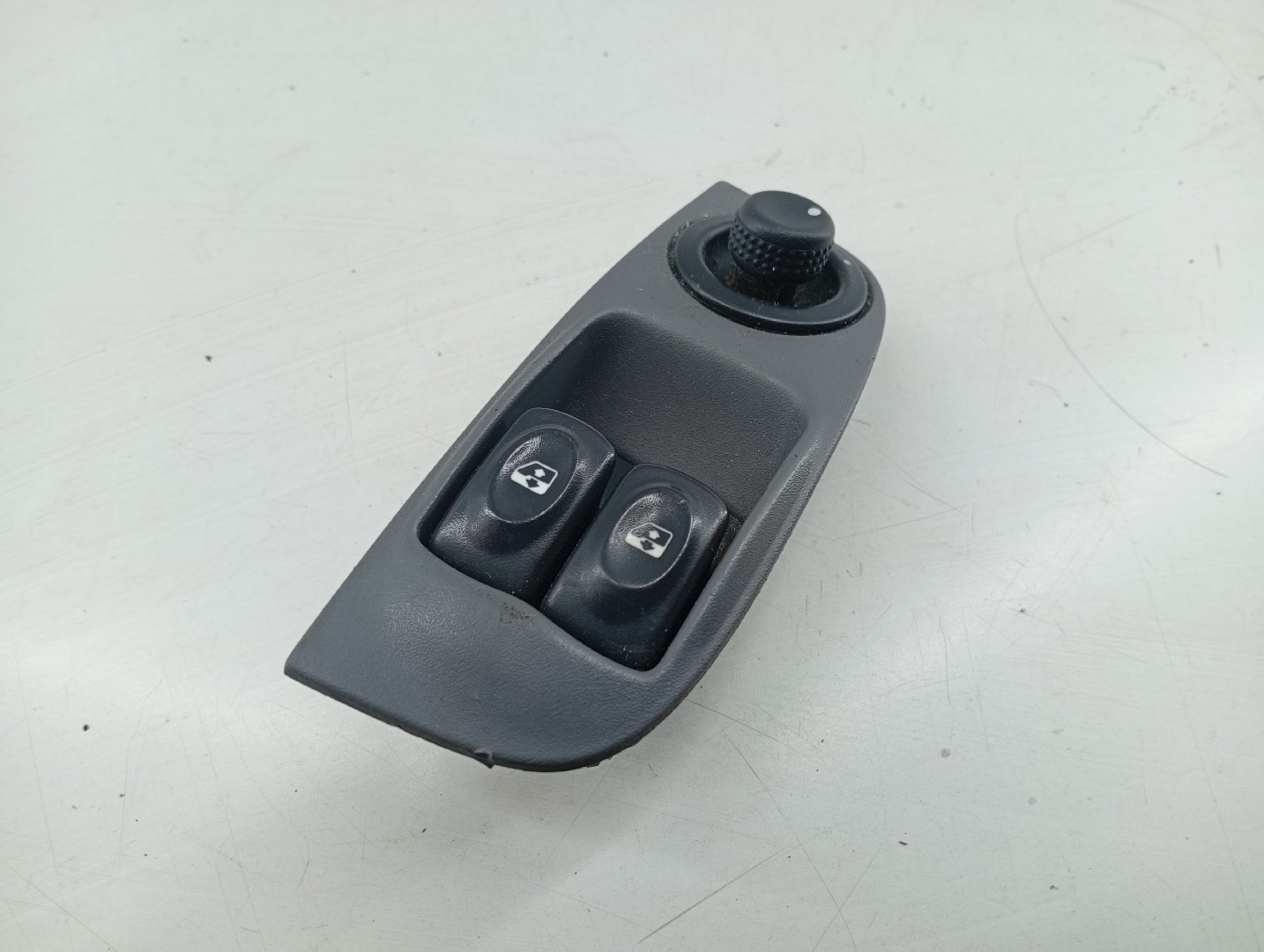 Comutador de vidro frente esquerdo RENAULT MEGANE I (BA0/1_) | 95 - 04 Imagem-6