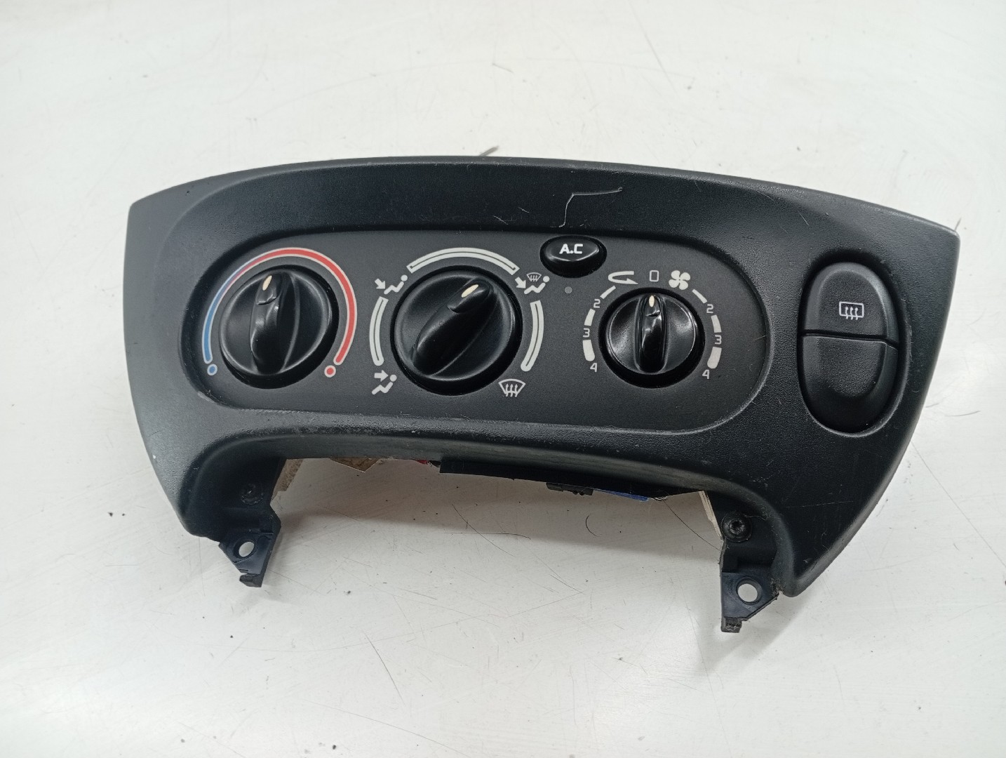 Comutador de Sofagem / Ar Condicionado RENAULT MEGANE I (BA0/1_) | 95 - 04 Imagem-7