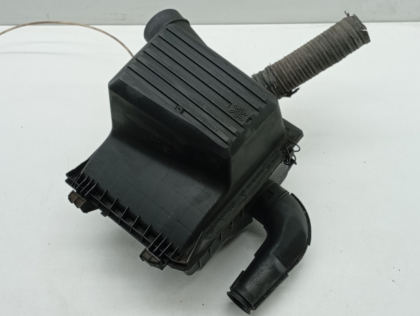 Caixa de filtro de ar VOLKSWAGEN GOLF III (1H1) | 91 - 98