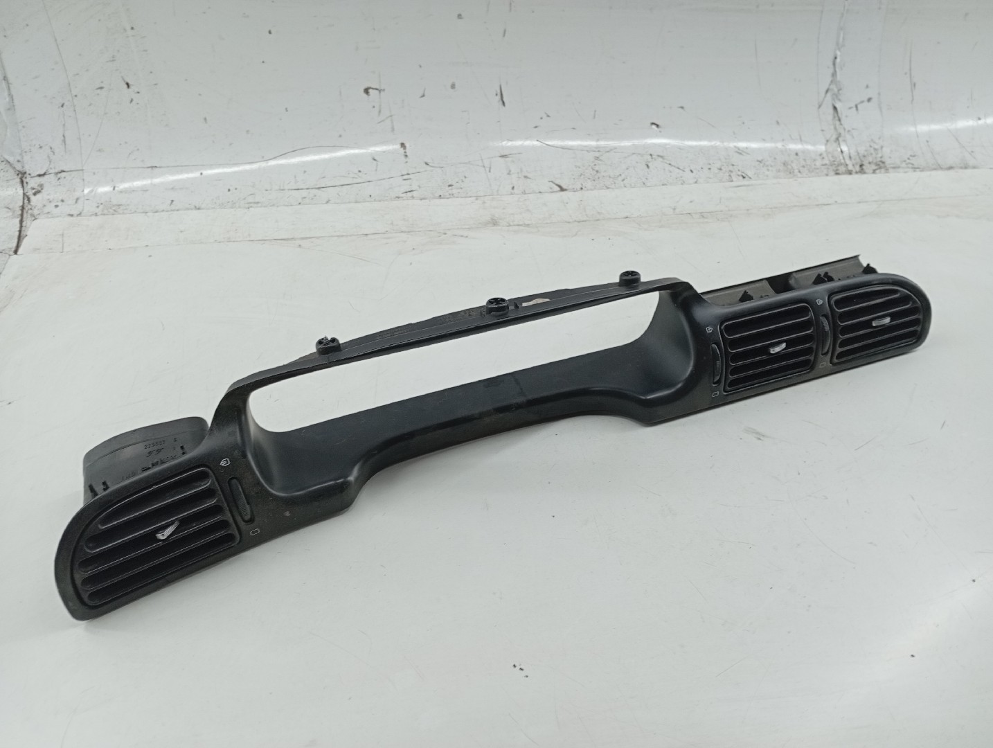 Aro de quadrante com difusor de ar PEUGEOT 406 Break (8E/F) | 96 - 04