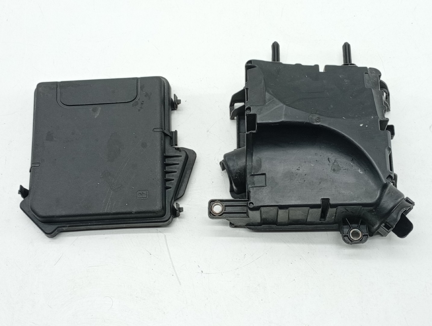 Tampa de caixa de fusiveis RENAULT MEGANE III Grandtour (KZ0/1) | 08 -  Imagem-1