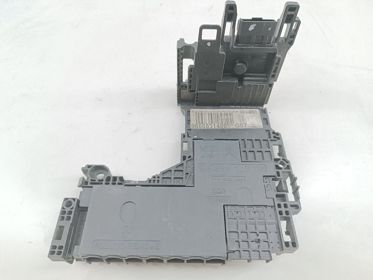 Módulo de fusíveis de bateria PEUGEOT 508 SW I (8E_) | 10 - 18