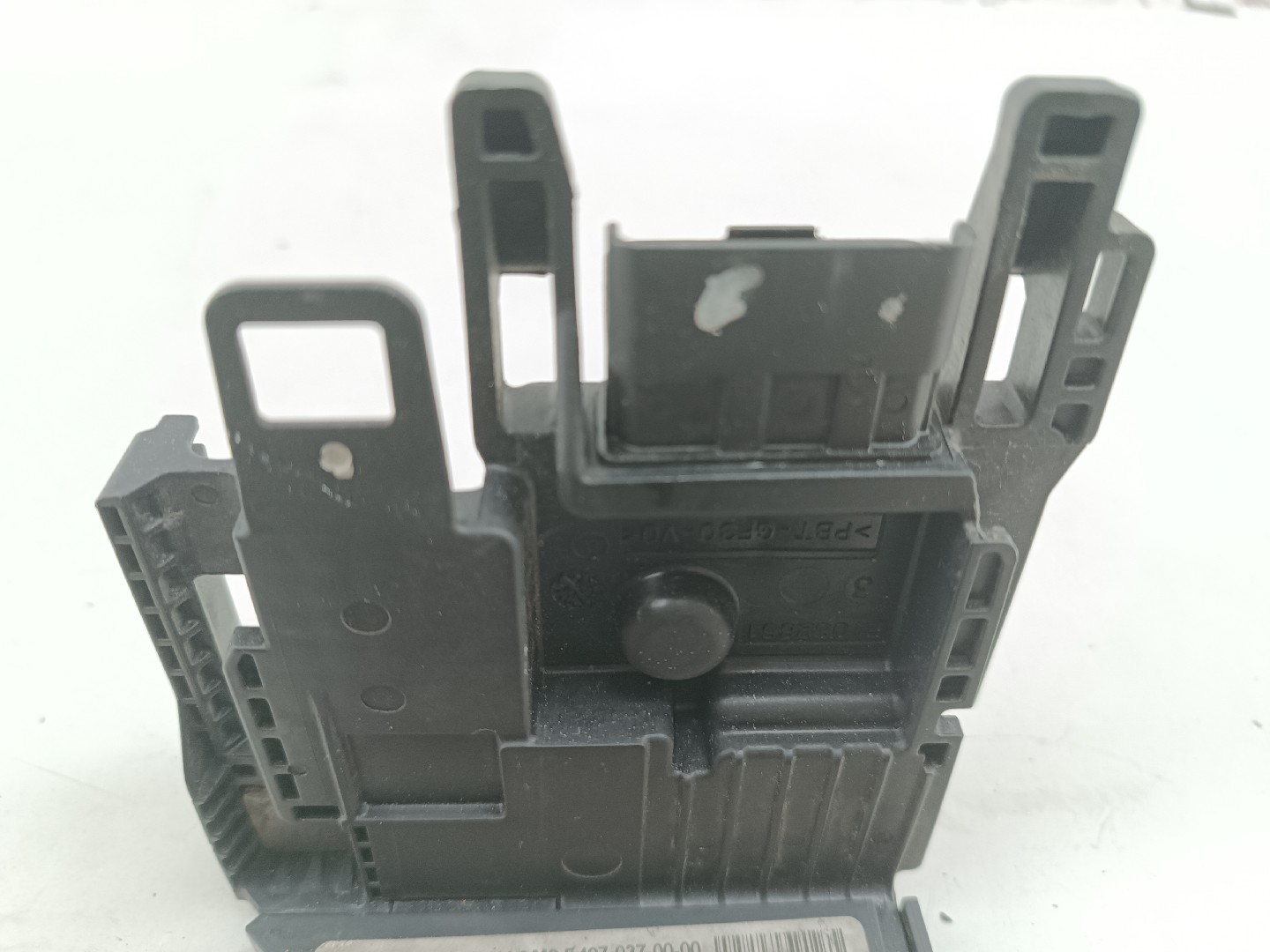 Módulo de fusíveis de bateria PEUGEOT 508 SW I (8E_) | 10 - 18 Imagem-3