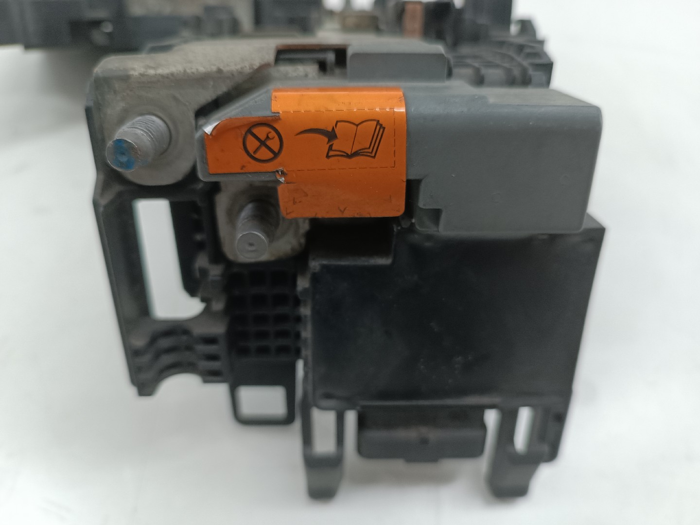 Módulo de fusíveis de bateria PEUGEOT 508 SW I (8E_) | 10 - 18 Imagem-4