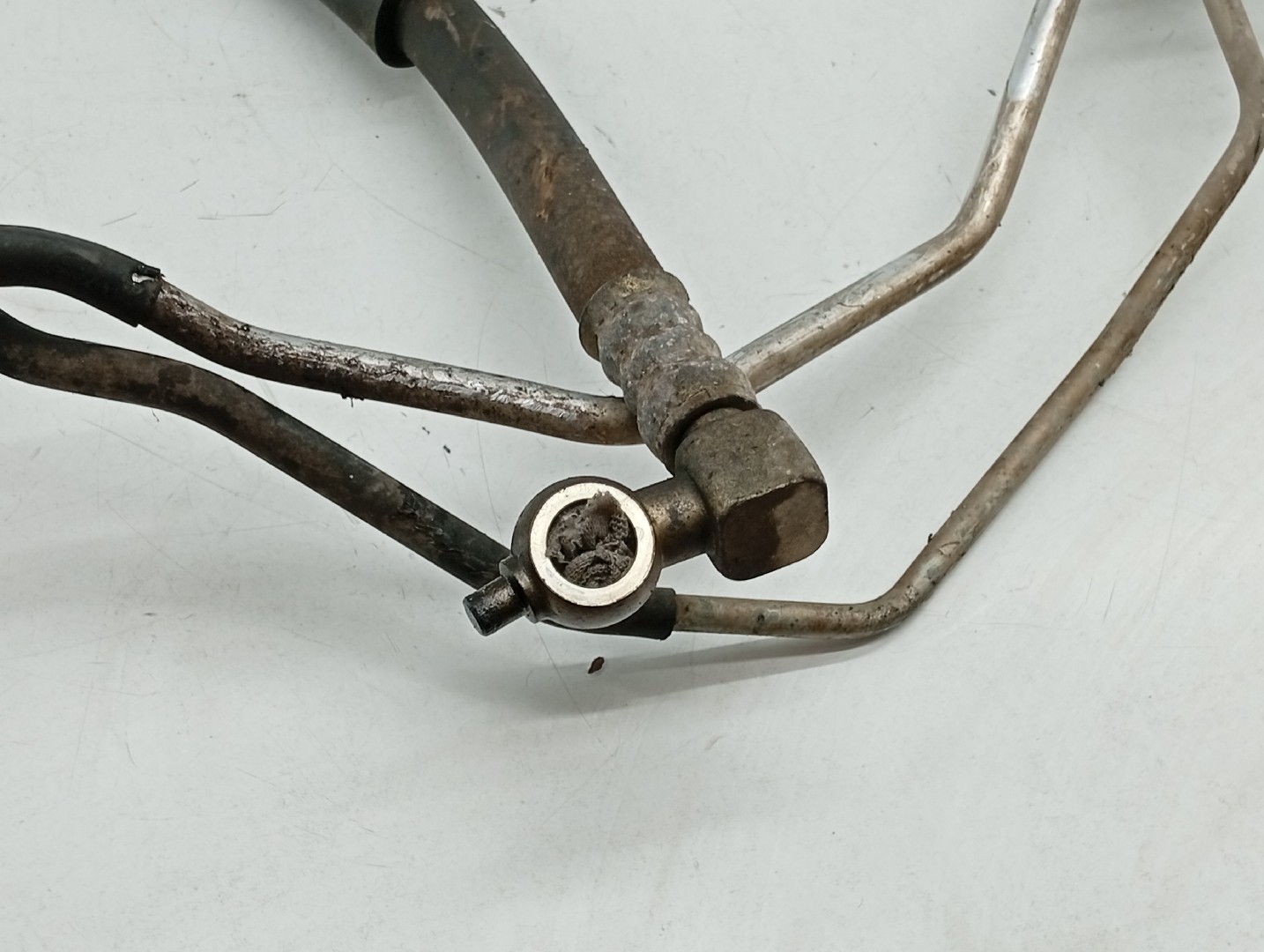 Tubos de direção assistida NISSAN ALMERA I (N15) | 95 - 00 Imagem-1