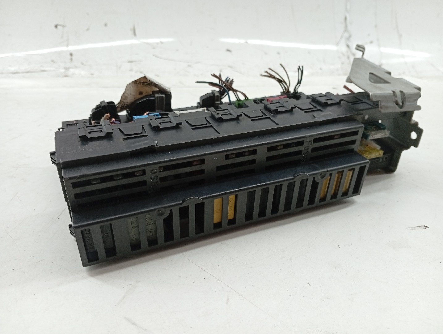 Caixa de fusíveis e relés MERCEDES-BENZ E-CLASS T-Model (S211) | 03 - 09 Imagem-3