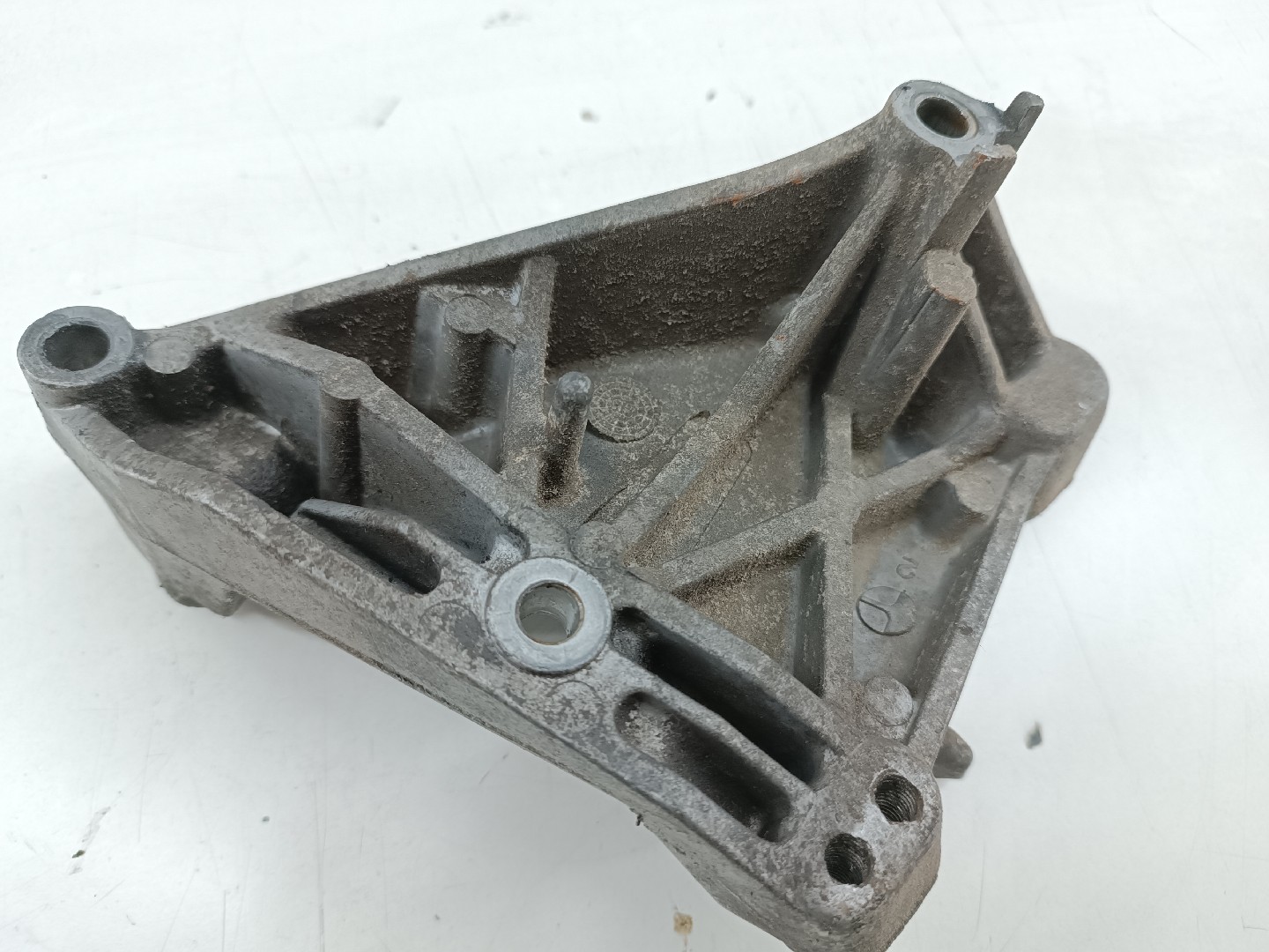 Suporte de Compressor de Ar Condicionado SAAB 9000 | 85 - 98 Imagem-3