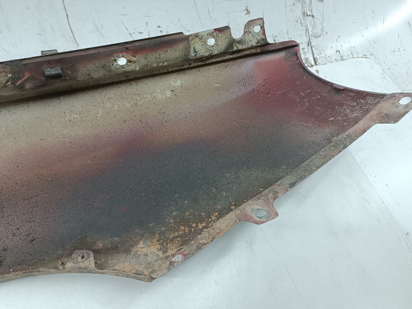Guarda Lamas Esquerdo VOLKSWAGEN VENTO (1H2) | 91 - 98 Imagem-1