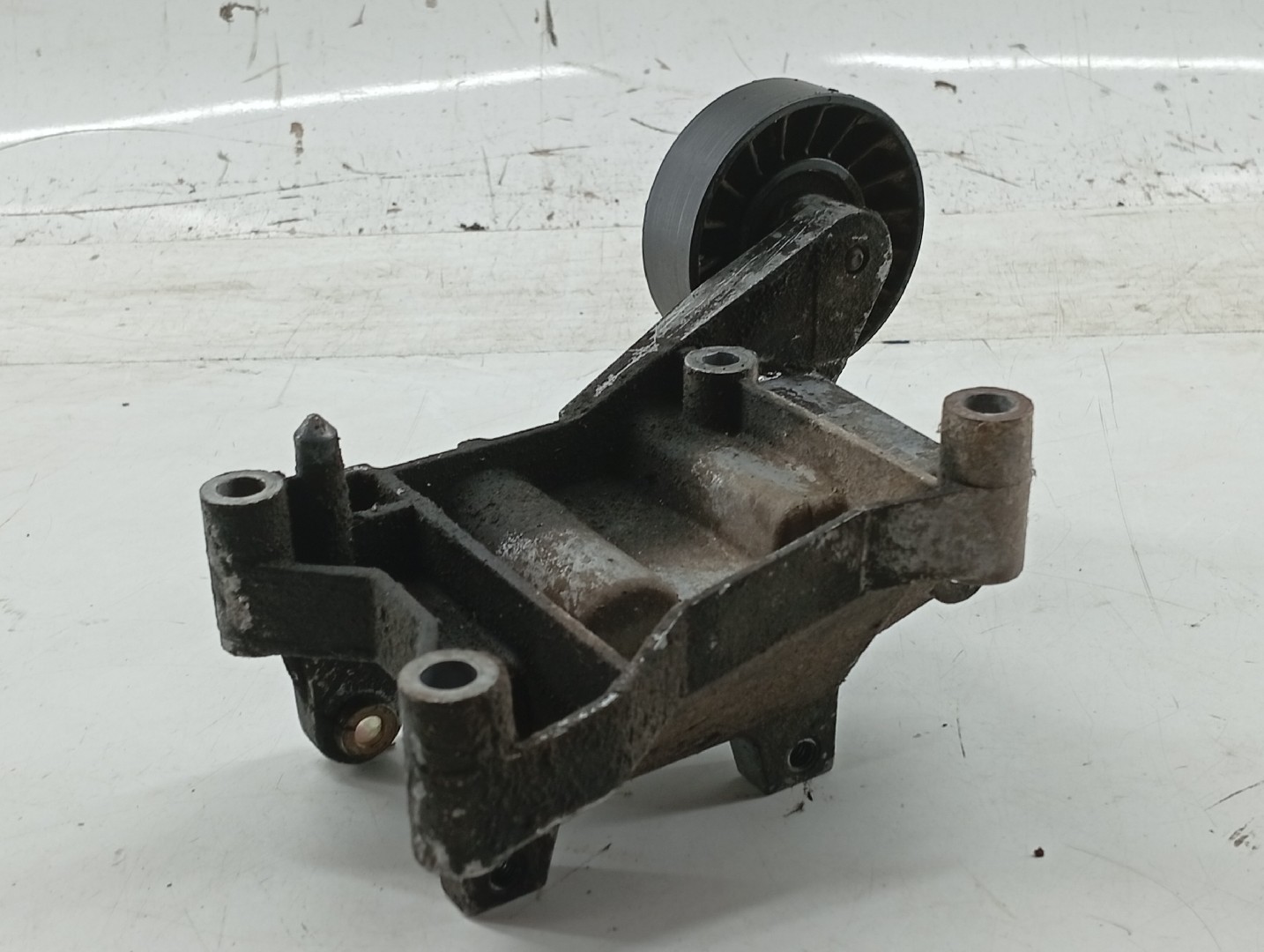 Suporte De Alternador SAAB 9000 | 85 - 98 Imagem-3