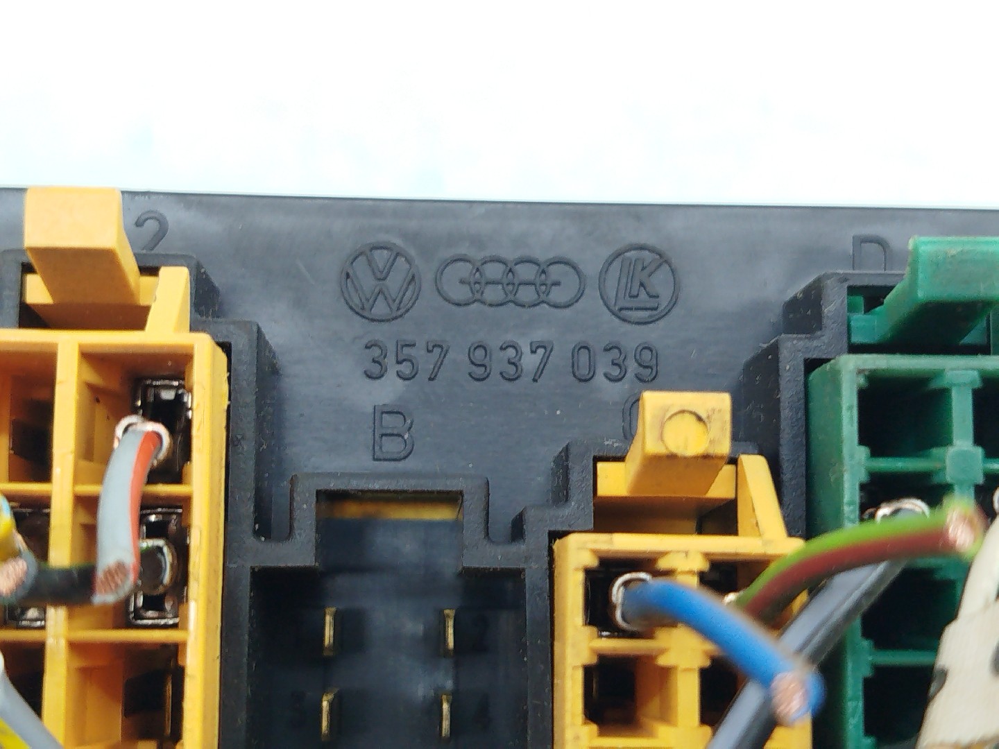 Caixa de fusíveis e relés VOLKSWAGEN VENTO (1H2) | 91 - 98 Imagem-3