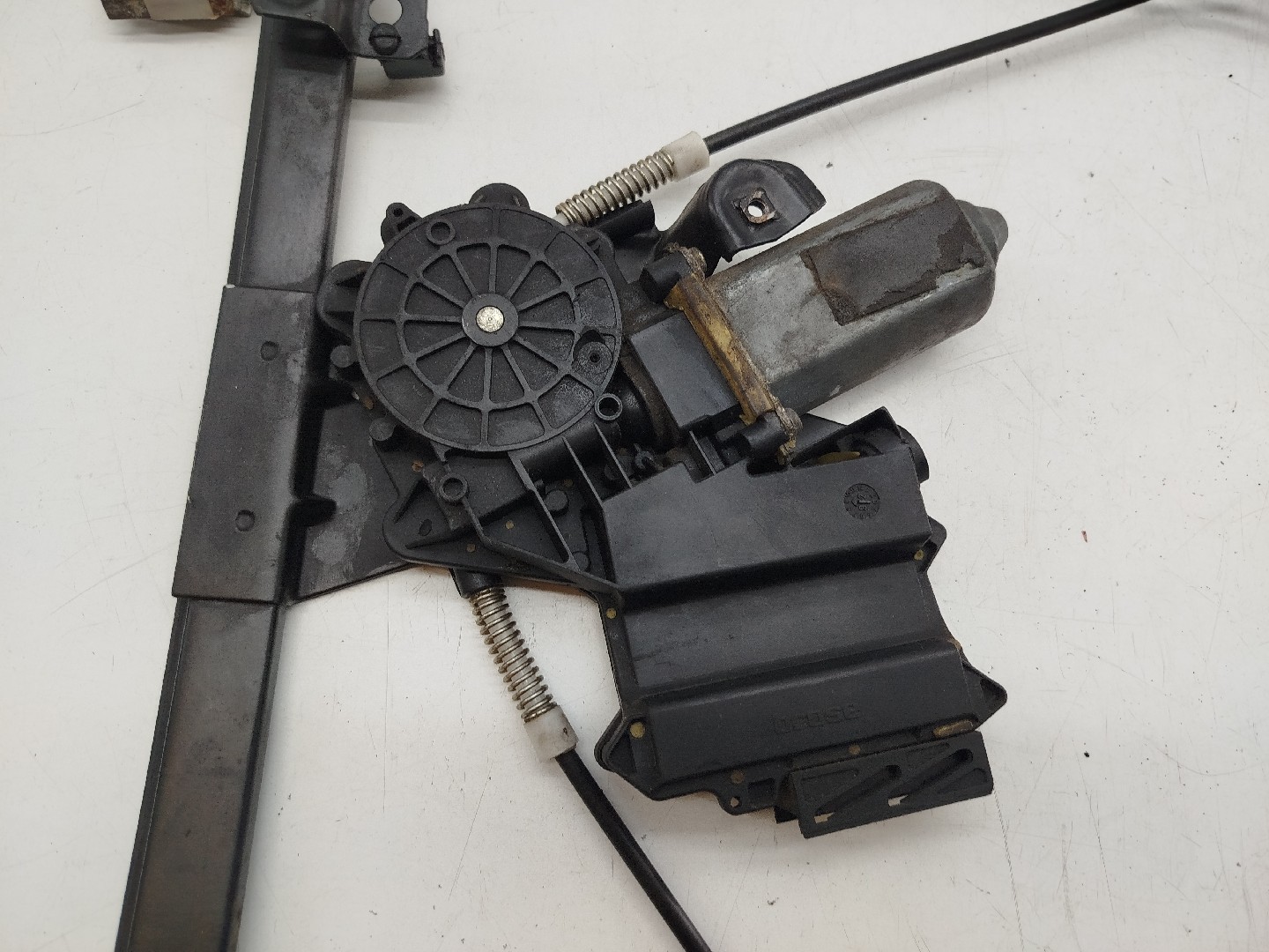 Motor e elevador de vidro frente direito VOLKSWAGEN VENTO (1H2) | 91 - 98 Imagem-1