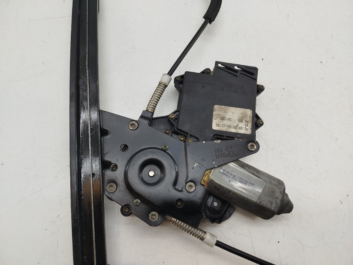 Motor e elevador de vidro frente direito VOLKSWAGEN VENTO (1H2) | 91 - 98 Imagem-4
