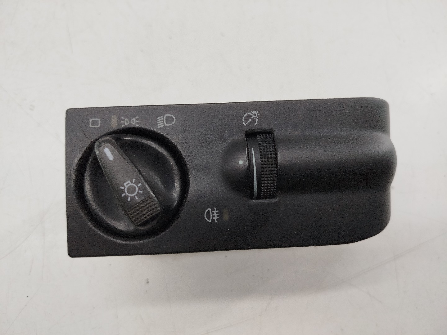 Comutador de luzes VOLKSWAGEN VENTO (1H2) | 91 - 98