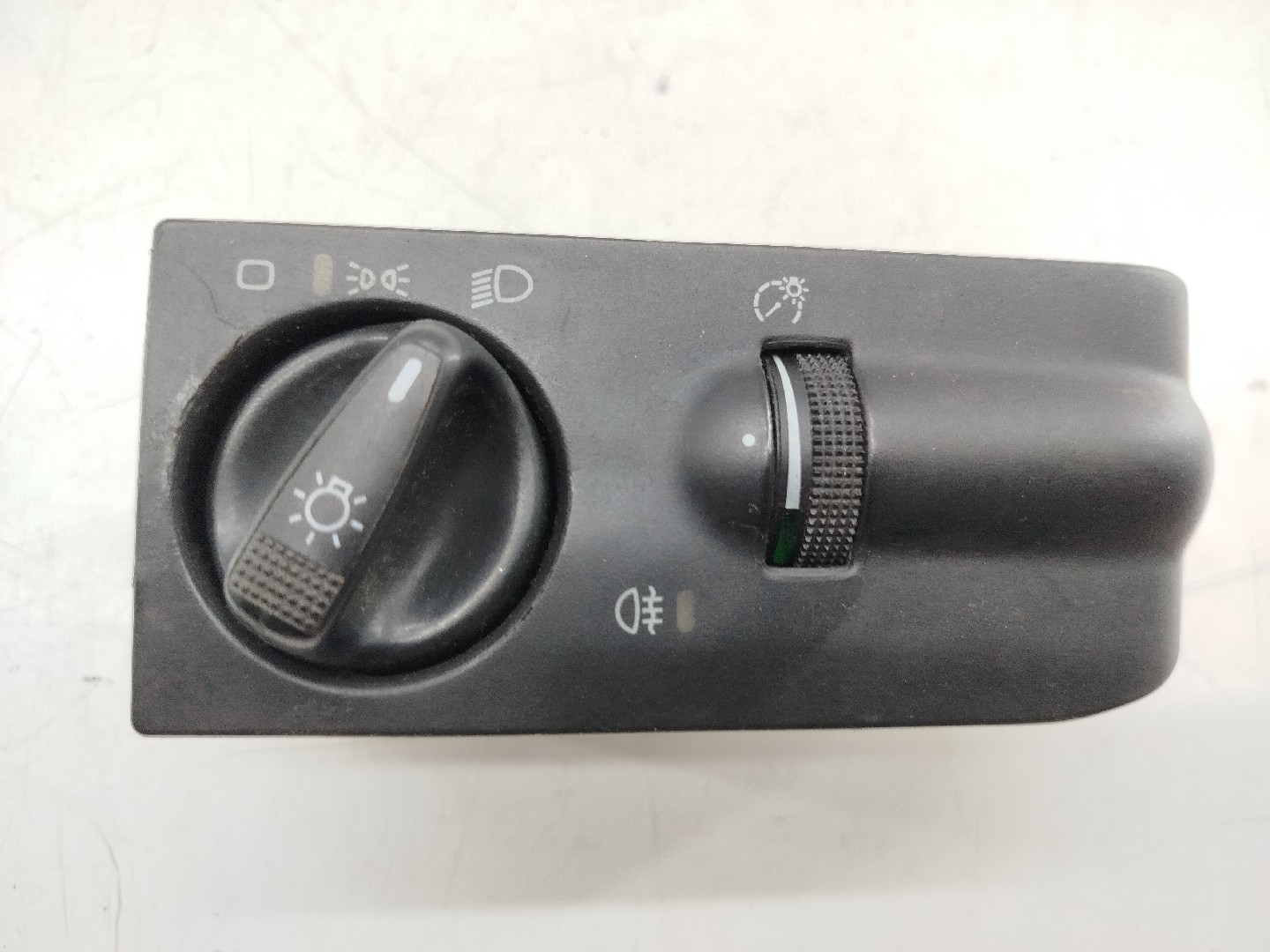 Comutador de luzes VOLKSWAGEN VENTO (1H2) | 91 - 98 Imagem-4