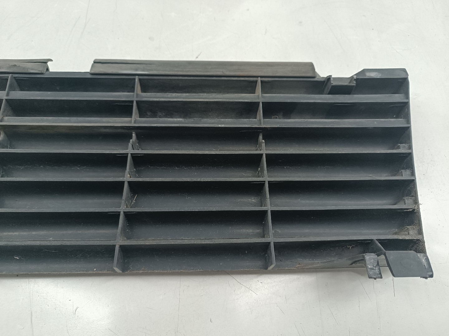 Grelha de para-choques SEAT IBIZA I (021A) | 84 - 93 Imagem-1