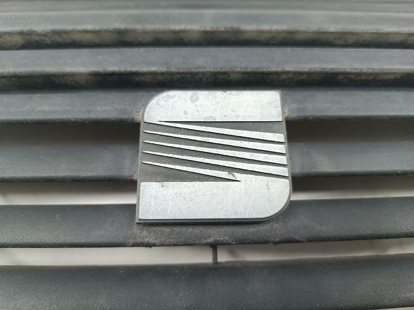Grelha de para-choques SEAT IBIZA I (021A) | 84 - 93 Imagem-5