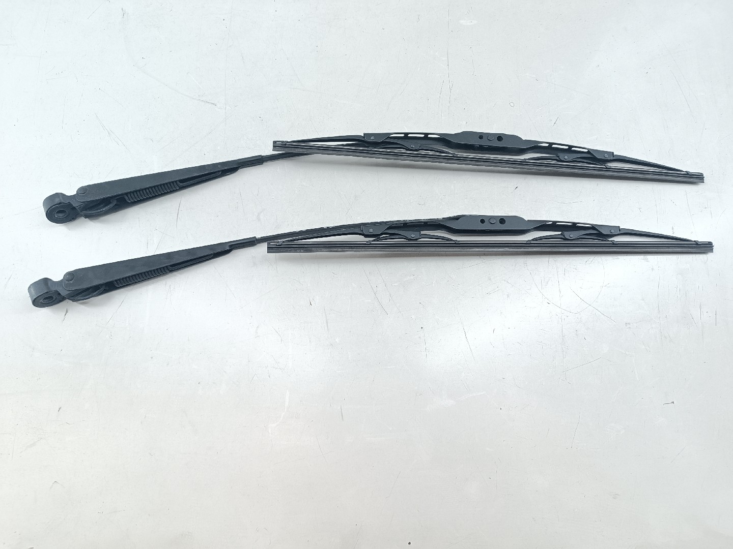 Braços das escovas frente FORD FIESTA III (GFJ) | 89 - 97
