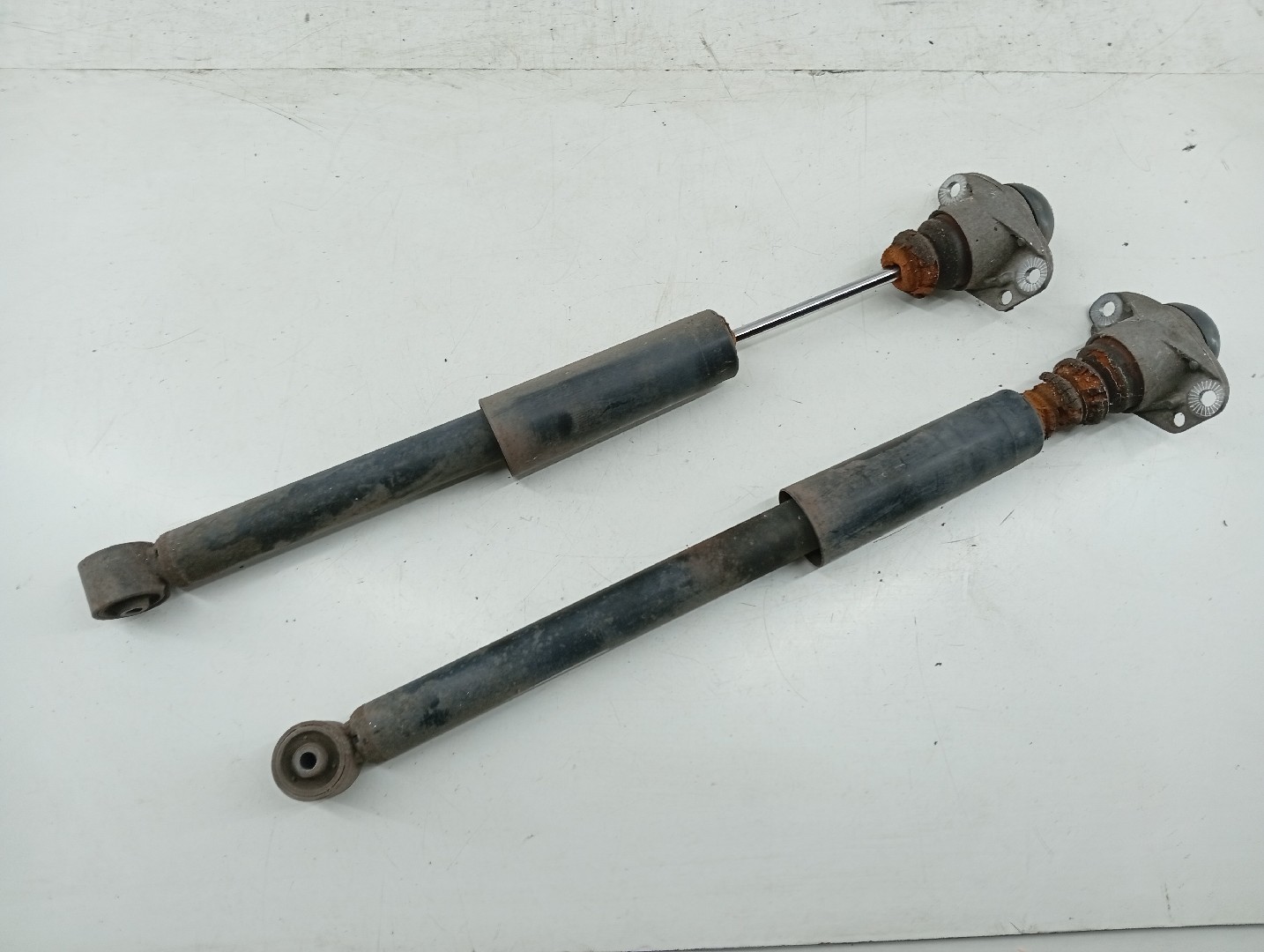 Amortecedores traseiros VOLKSWAGEN GOLF IV (1J1) | 97 - 07 Imagem-5