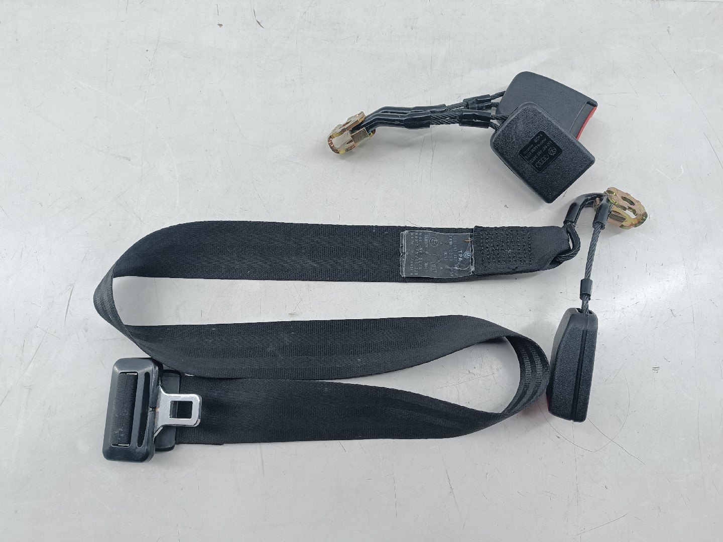 Encaixe cinto traseiro VOLKSWAGEN GOLF IV (1J1) | 97 - 07