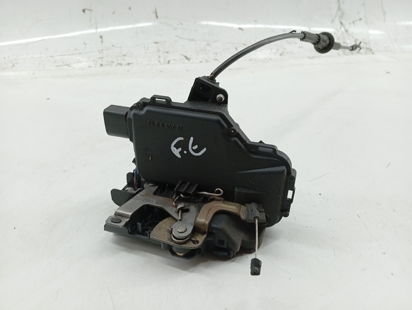 Fecho da Porta Frente Esquerdo VOLKSWAGEN GOLF IV (1J1) | 97 - 07