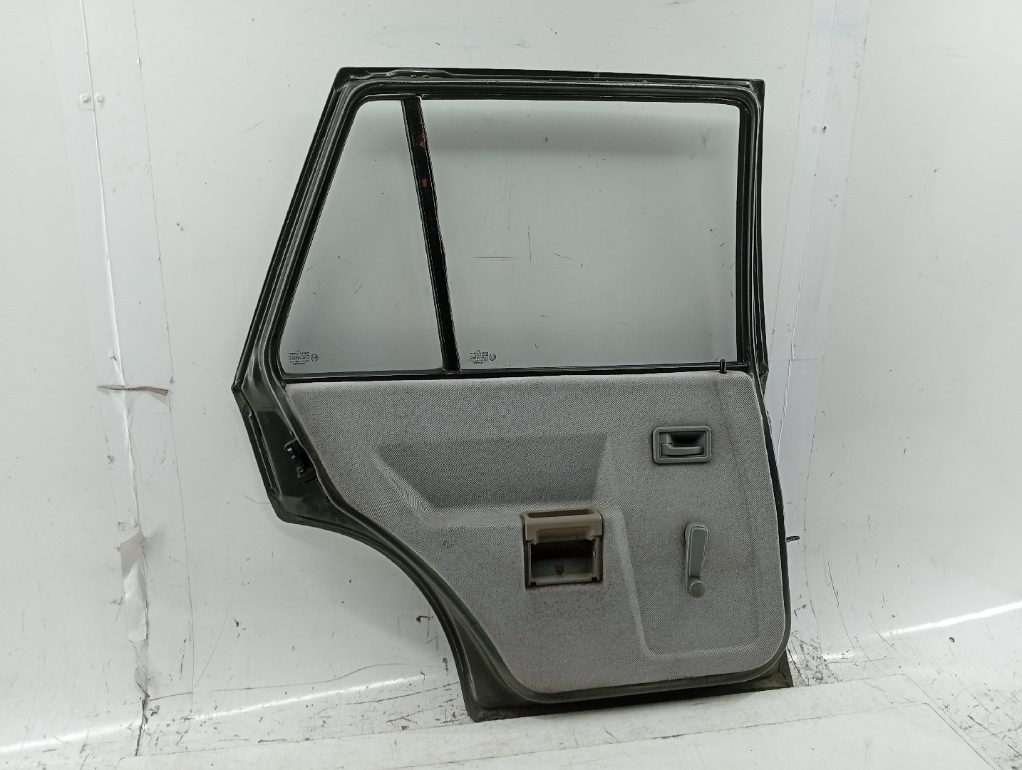 Puerta Trasera Izq OPEL CORSA A Hatchback (S83) | 82 - 93 Imagem-4
