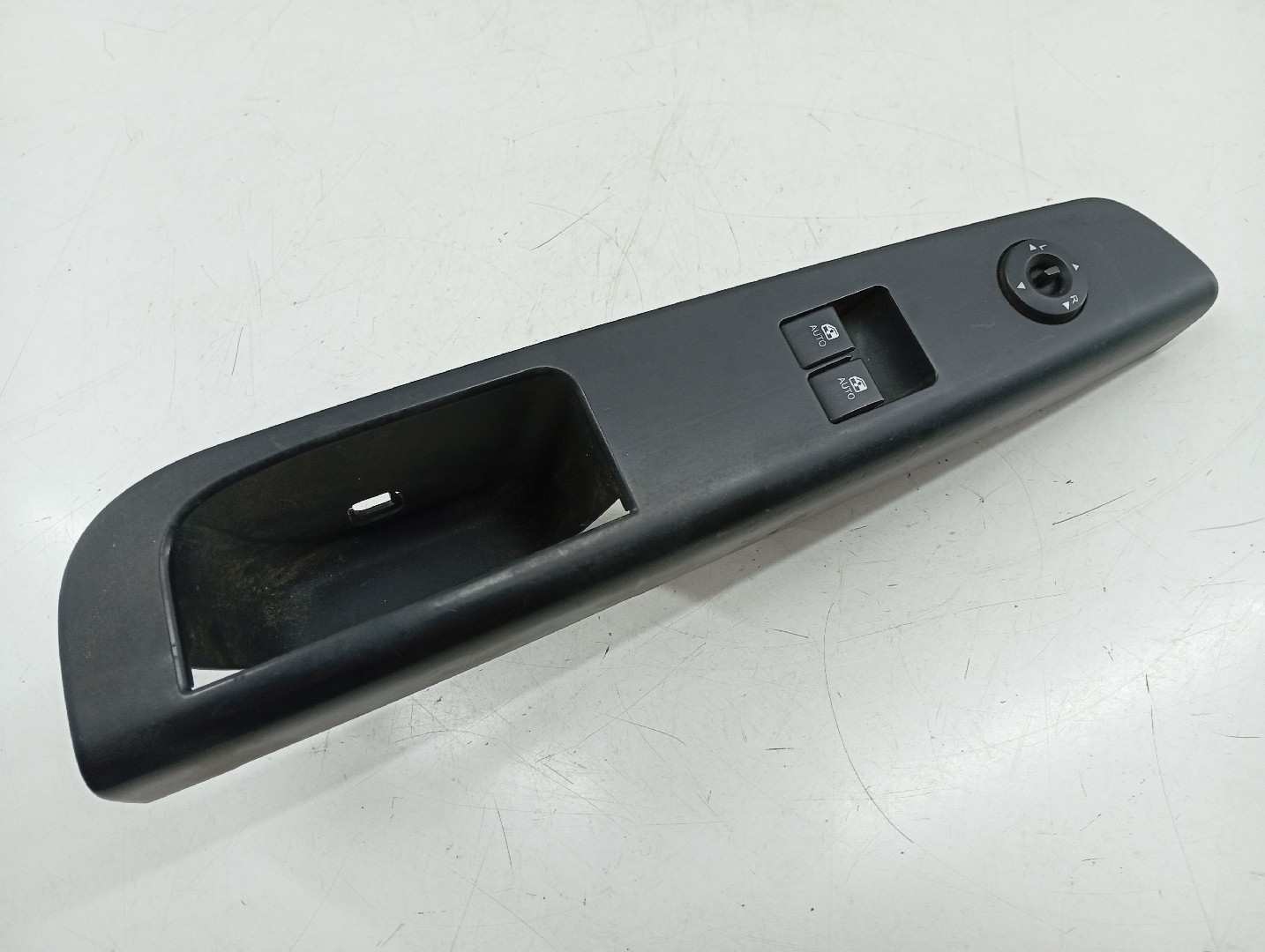 Comutador de vidro frente esquerdo KIA CEED SW (ED) | 07 - 12