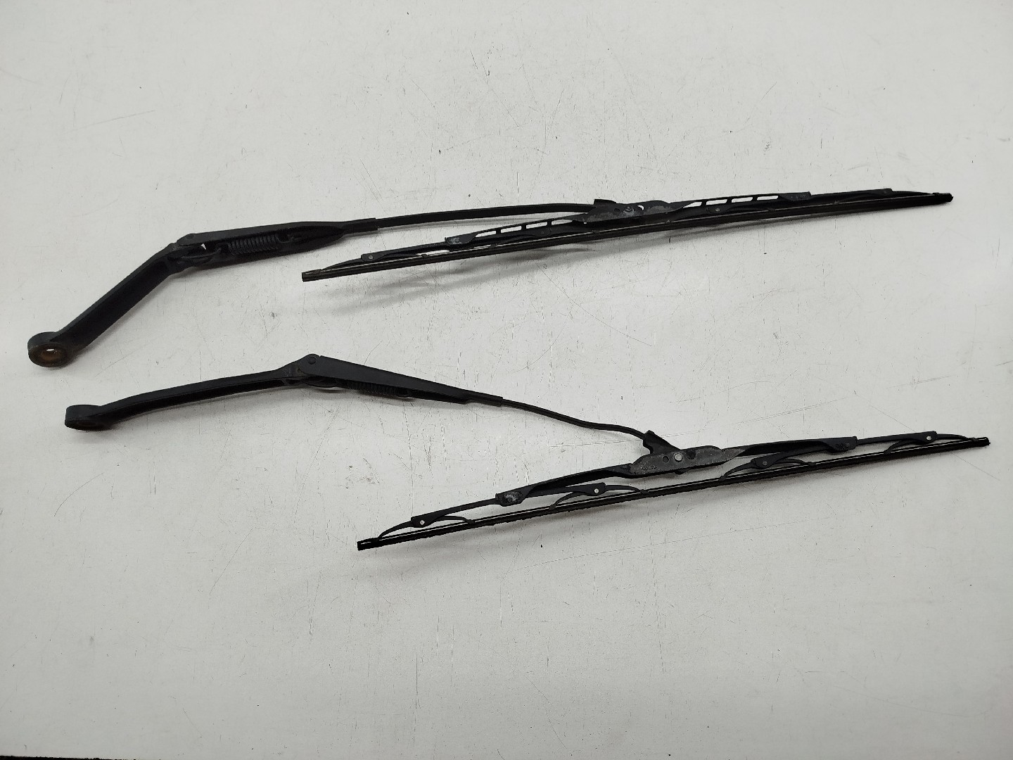 Braços das escovas frente NISSAN PRIMERA 