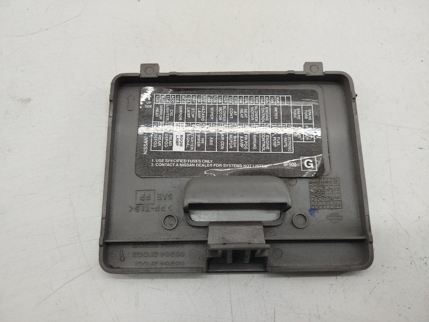Tampa de caixa de fusiveis NISSAN PRIMERA (P11) | 96 - 01 Imagem-1