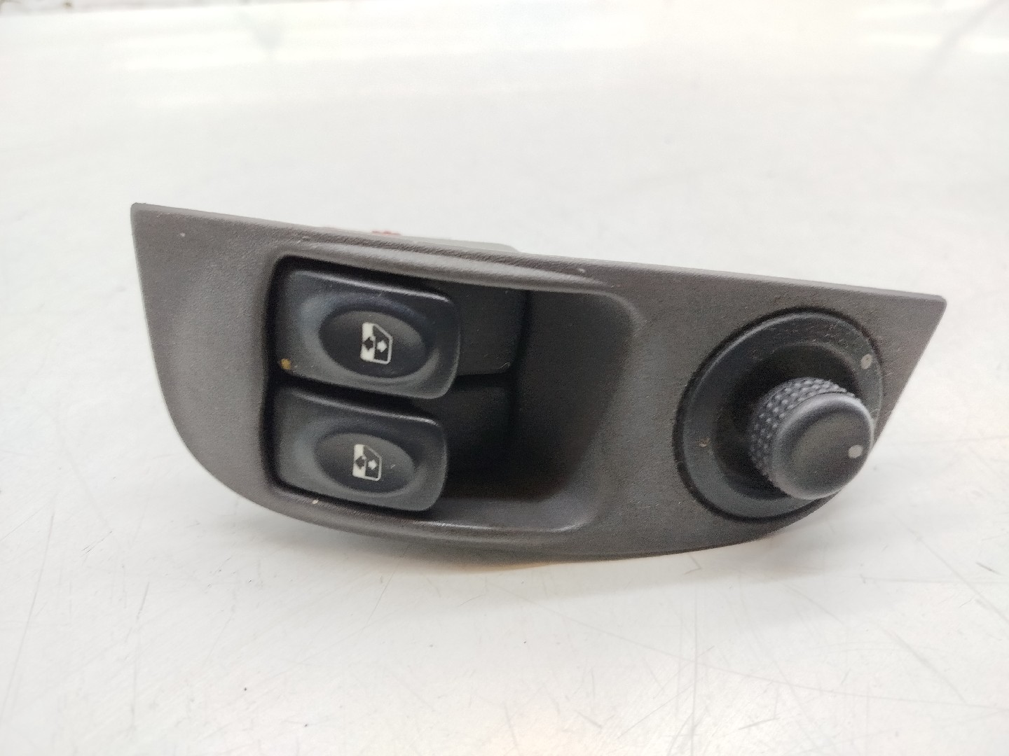 Comutador de vidro frente esquerdo RENAULT MEGANE I (BA0/1_) | 95 - 04 Imagem-1