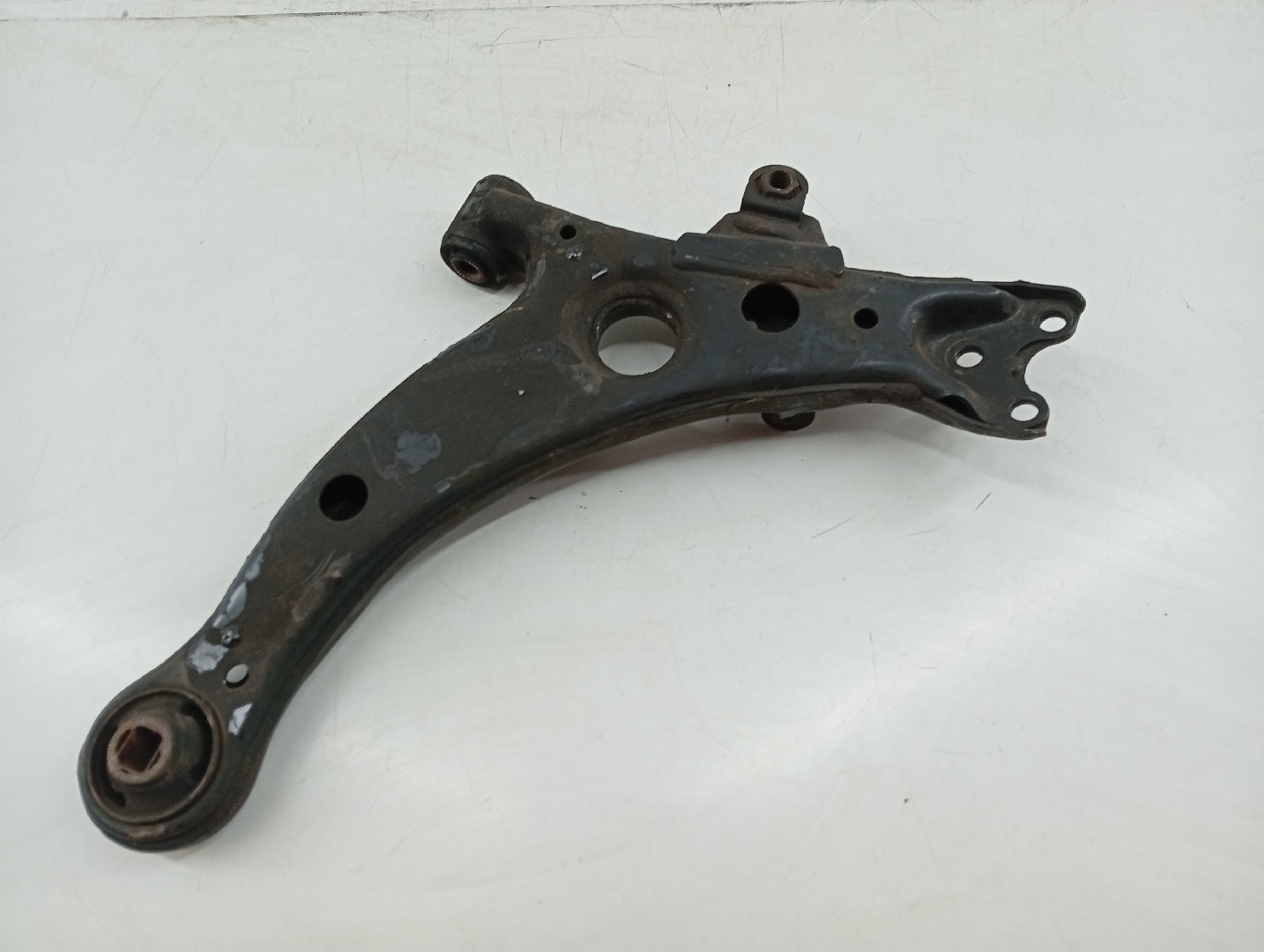 Braço de suspensão frente esquerdo TOYOTA AVENSIS (_T22_) | 97 - 03