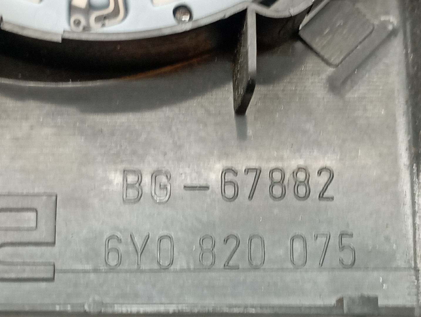 Moldura de controlo de Ar Condicionado SKODA FABIA I Combi (6Y5) | 00 - 07 Imagem-3