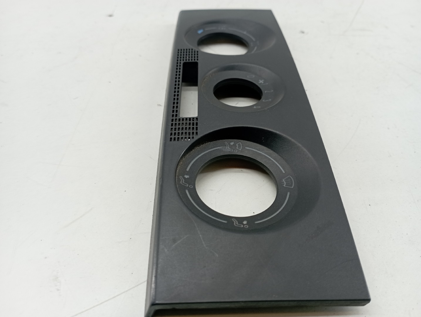 Moldura de controlo de Ar Condicionado SKODA FABIA I Combi (6Y5) | 00 - 07 Imagem-1