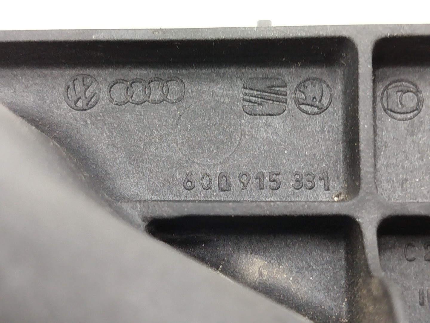 Base de bateria SKODA FABIA I Combi (6Y5) | 00 - 07 Imagem-1