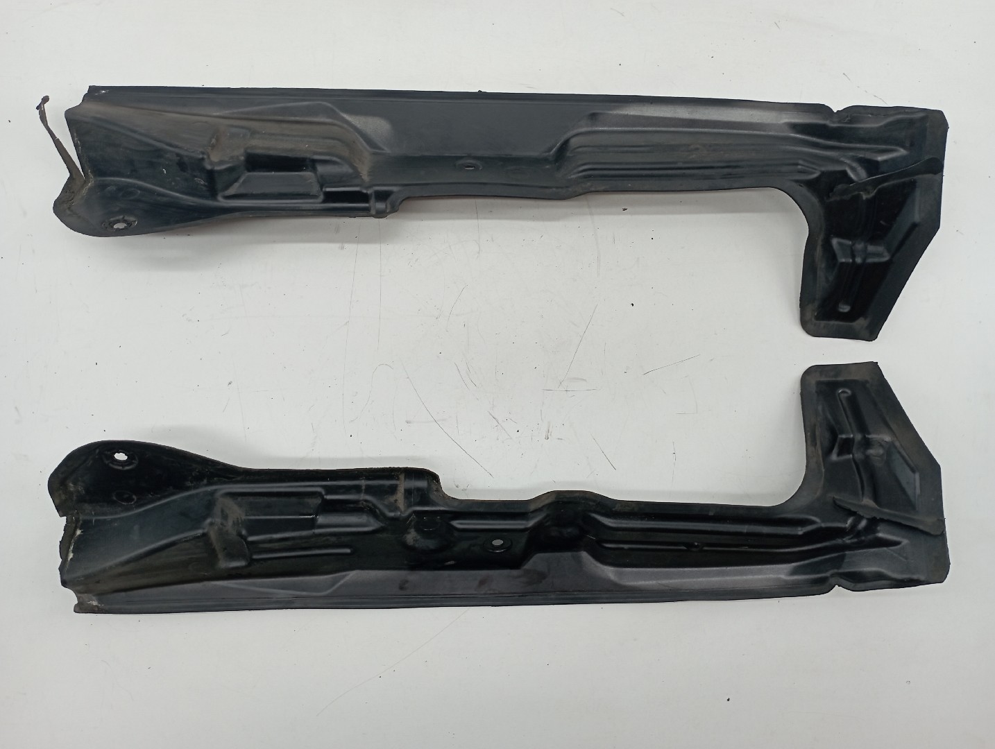 Suporte de montagem guarda lamas AUDI A4 Avant (8E5, B6) | 00 - 05 Imagem-1