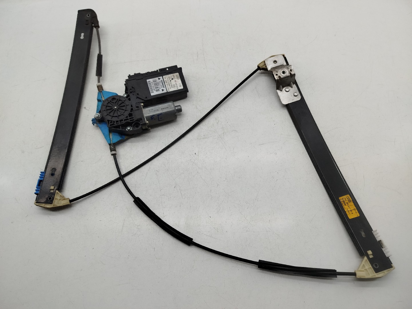 Motor e elevador de vidro frente esquerdo AUDI A4 Avant (8E5, B6) | 00 - 05