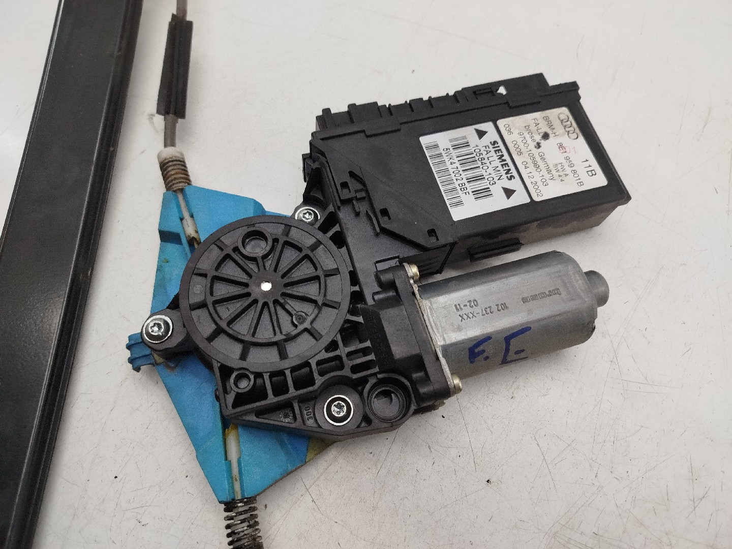 Motor e elevador de vidro frente esquerdo AUDI A4 Avant (8E5, B6) | 00 - 05 Imagem-3