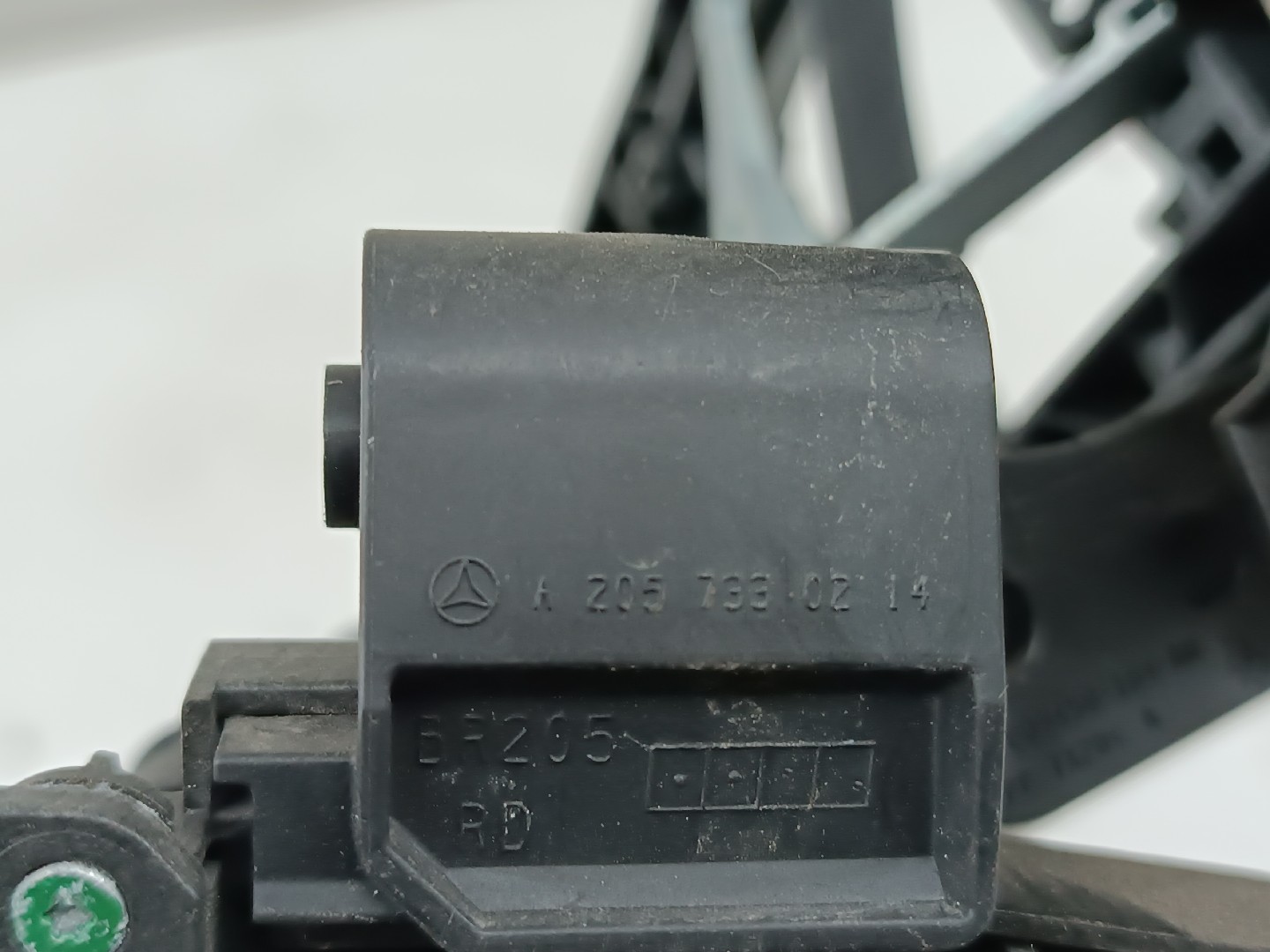 Mecanismo completo do fecho da porta trás MERCEDES-BENZ C-CLASS T-Model (S205) | 14 -  Imagem-4