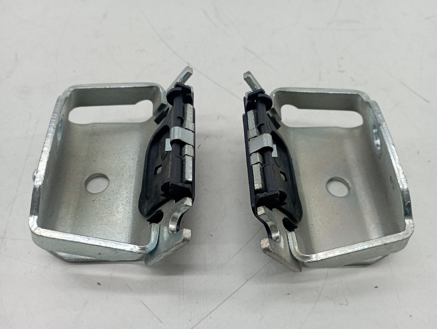Suporte de cortina da mala AUDI A4 Avant (8E5, B6) | 00 - 05 Imagem-3